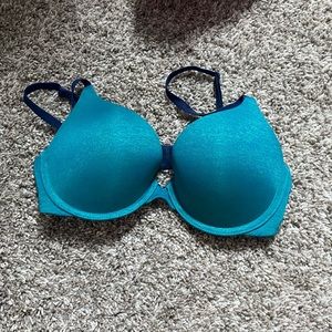 Victoria’s Secret T-shirt bra size 32C
